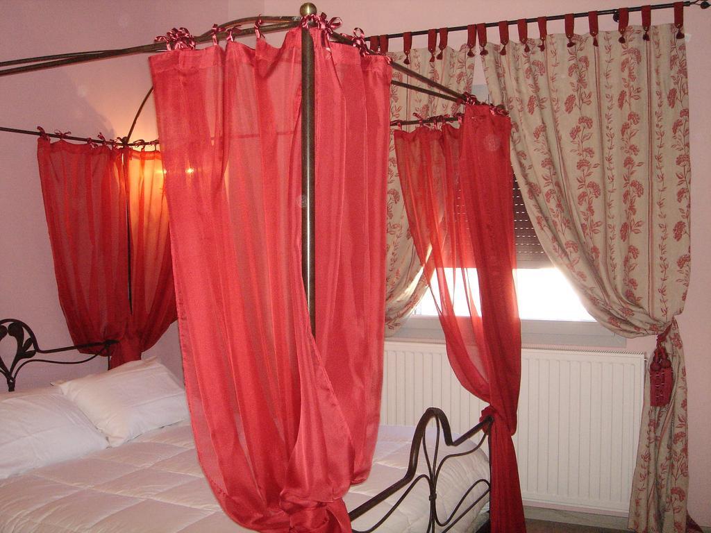 Bed & Breakfast Les Caselles De Marie